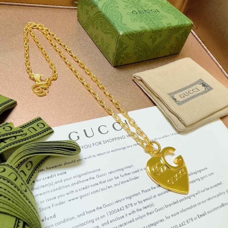 G*u*i necklaces